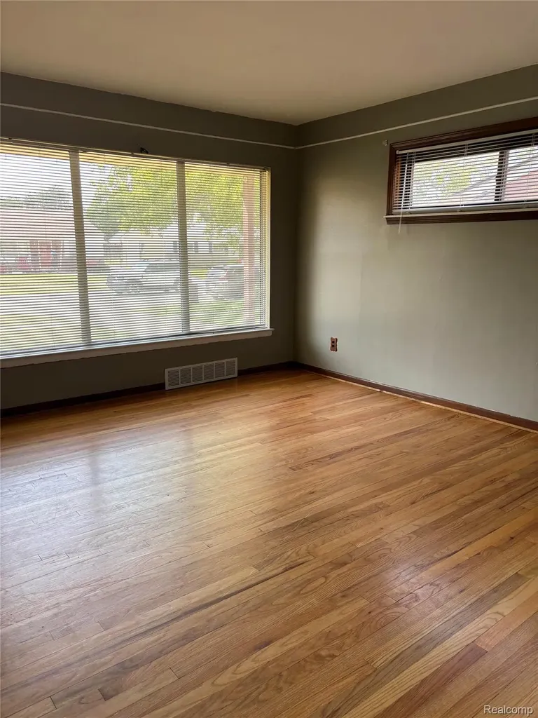 15745 Mulberry Street Southgate City MI 48195