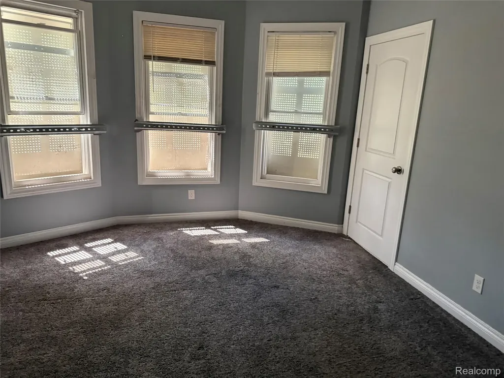 229 Leicester Court Detroit City MI 48202