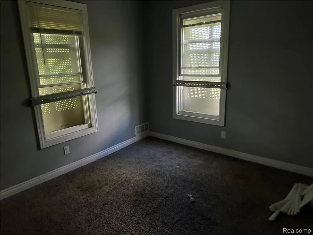 229 Leicester Court Detroit City MI 48202