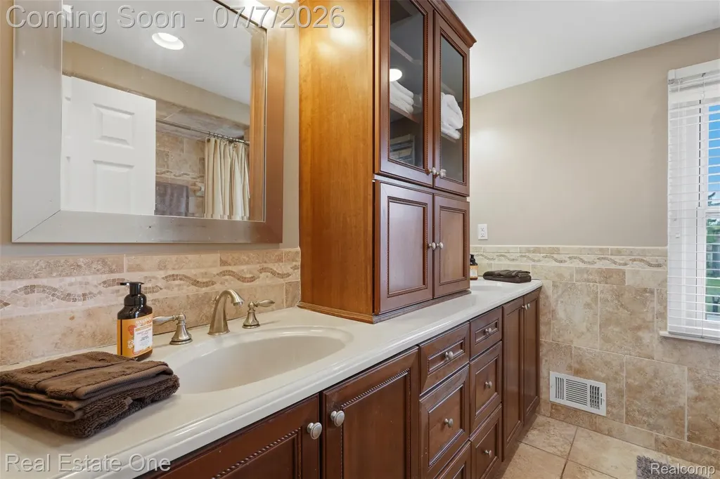 21455 Independence Drive Southfield City MI 48076