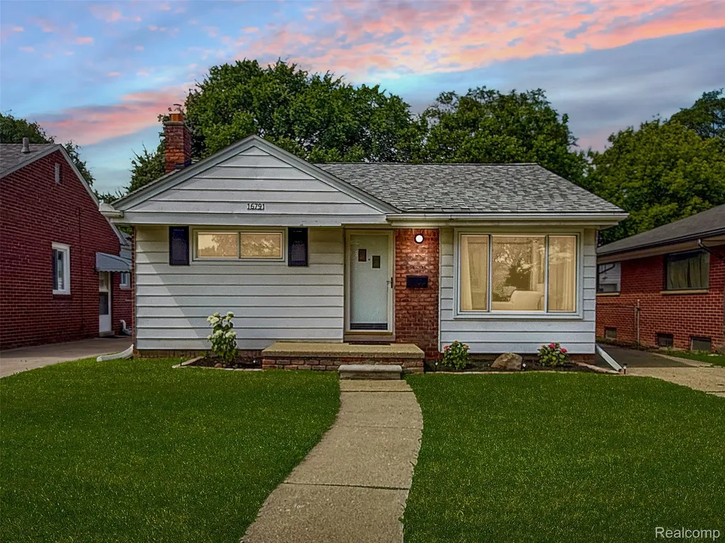 16791 Veronica Avenue Eastpointe City MI 48021