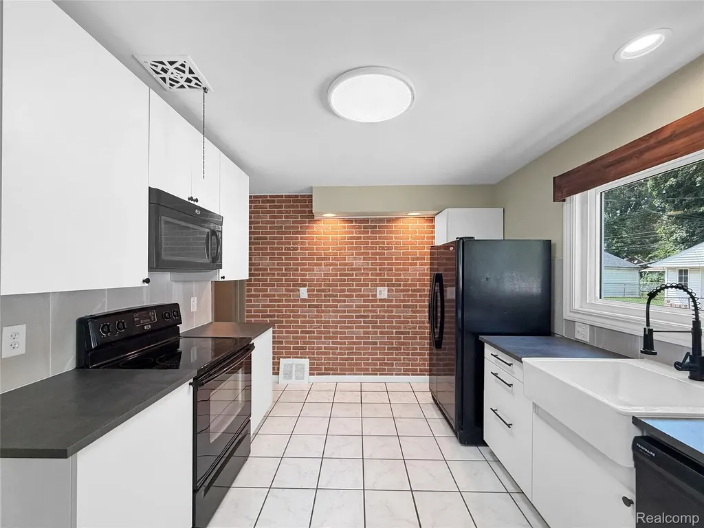 16791 Veronica Avenue Eastpointe City MI 48021