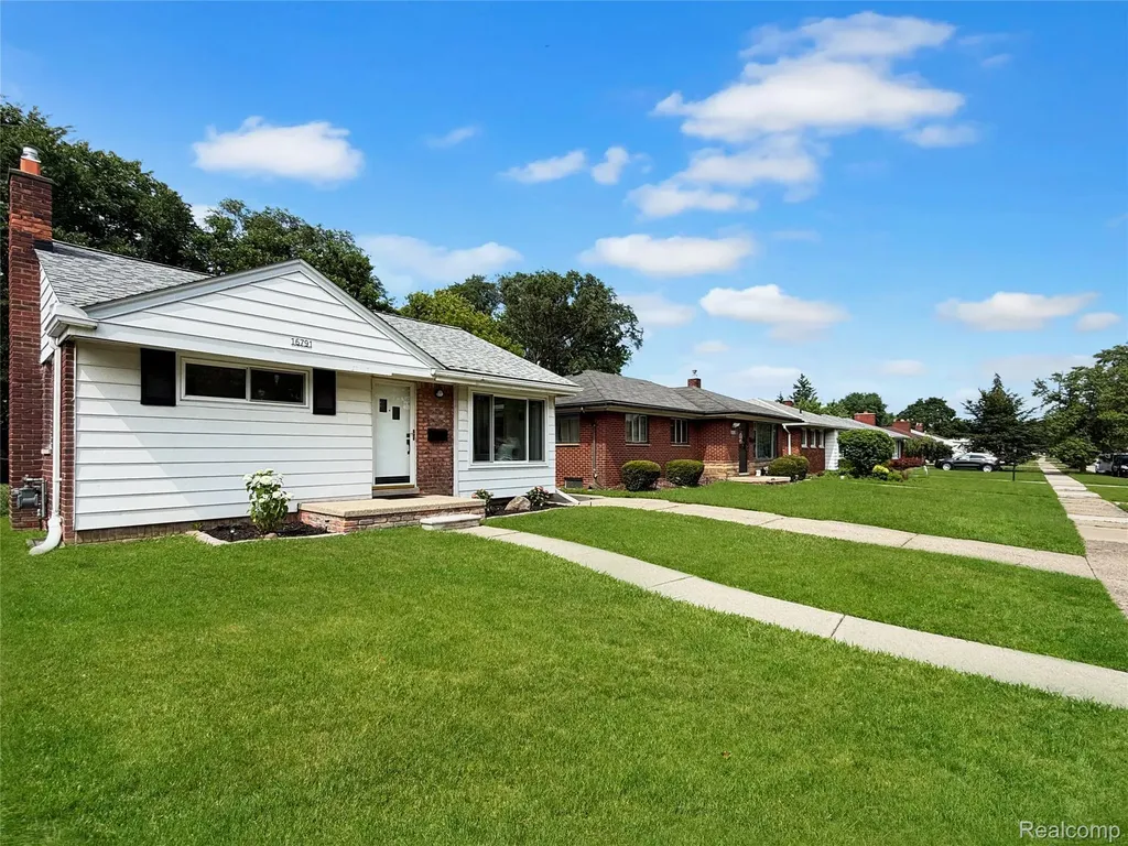 16791 Veronica Avenue Eastpointe City MI 48021