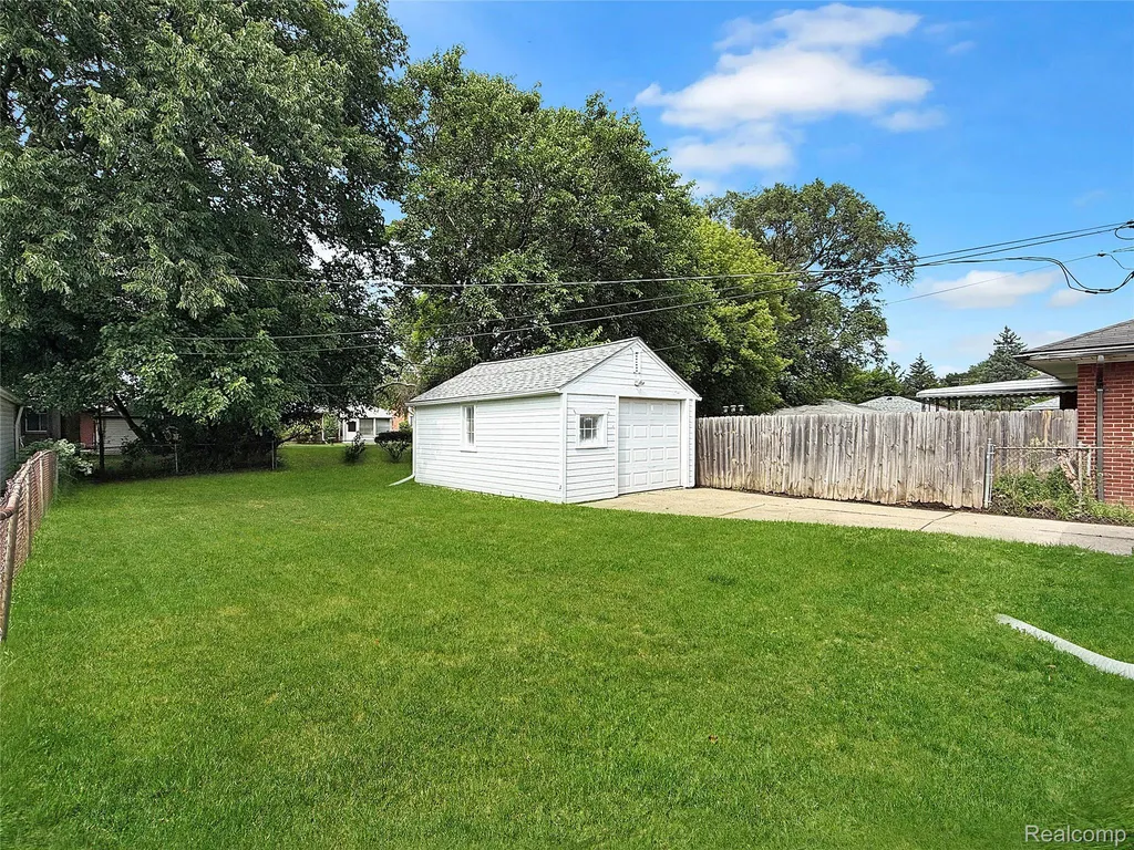 16791 Veronica Avenue Eastpointe City MI 48021