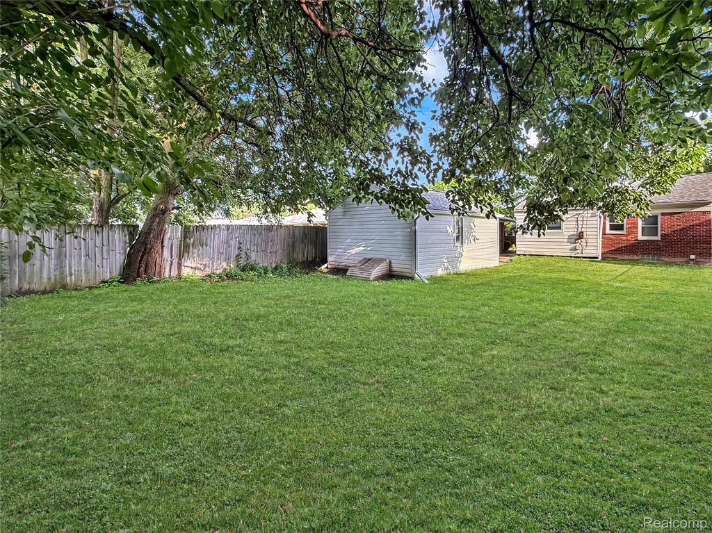 16791 Veronica Avenue Eastpointe City MI 48021