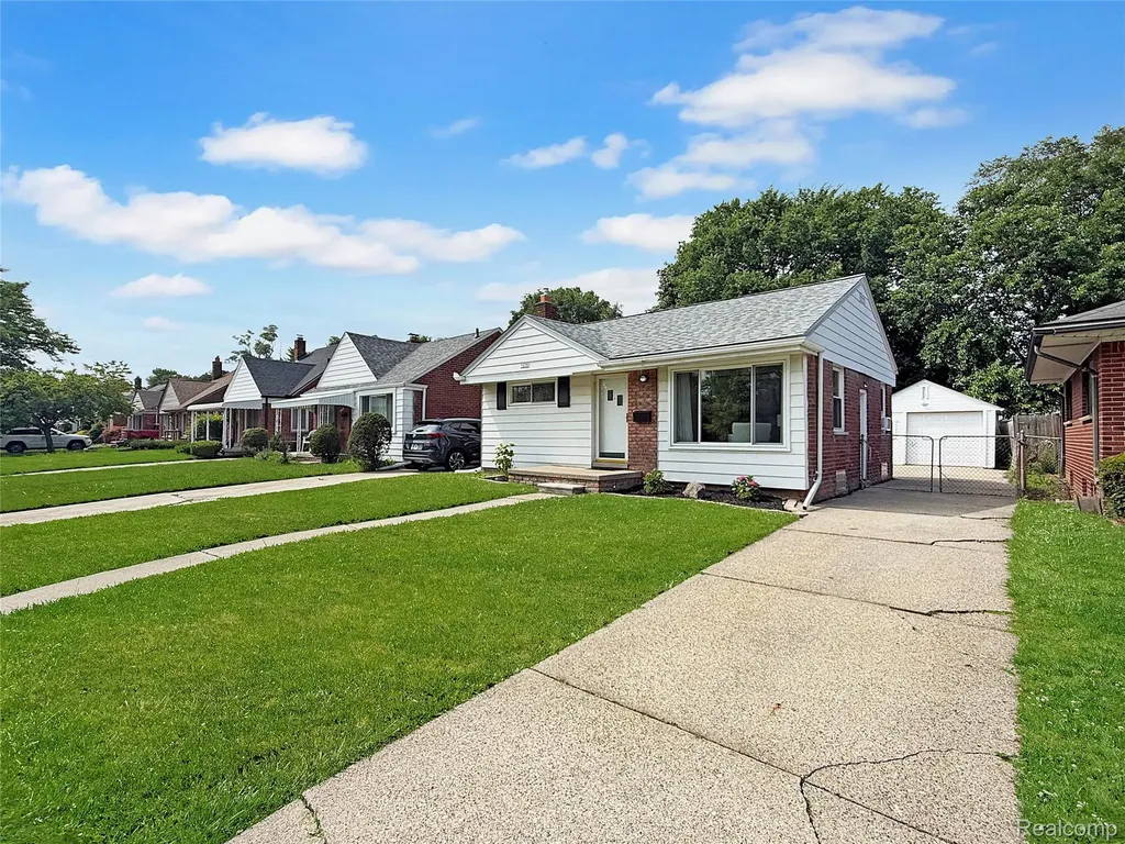 16791 Veronica Avenue Eastpointe City MI 48021