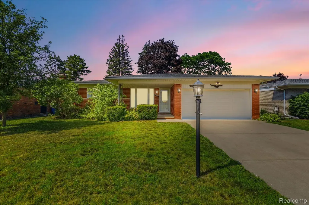3827 Pall Drive Warren City MI 48092