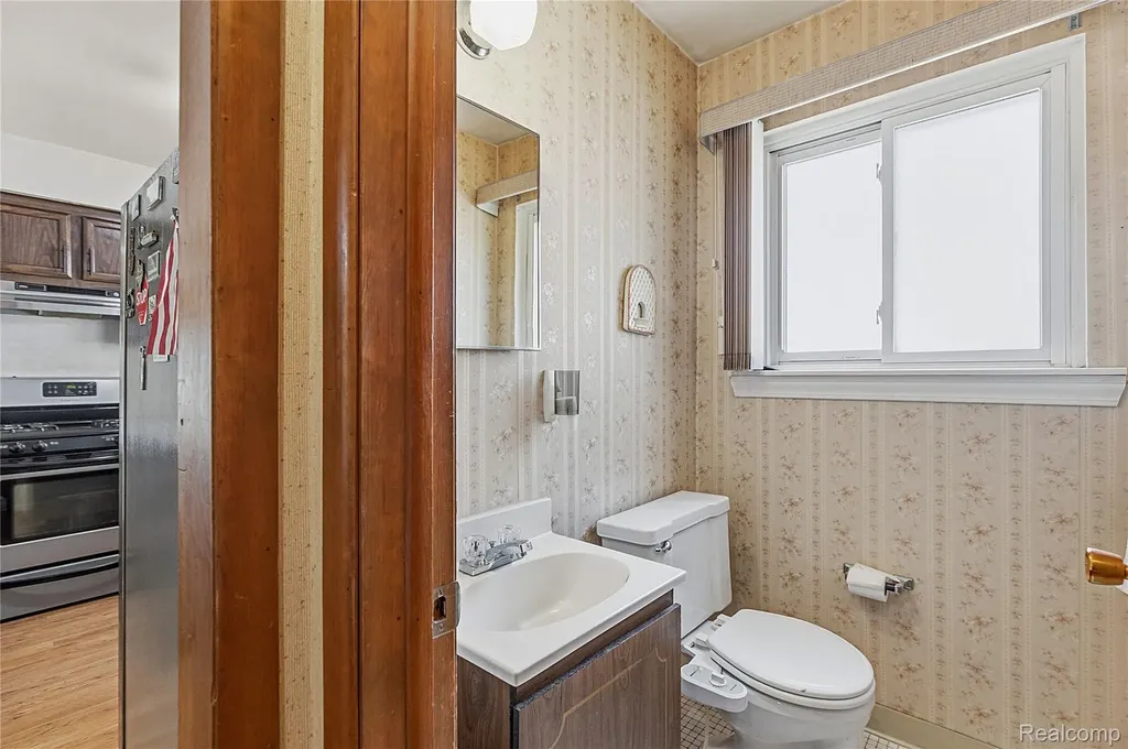 3827 Pall Drive Warren City MI 48092