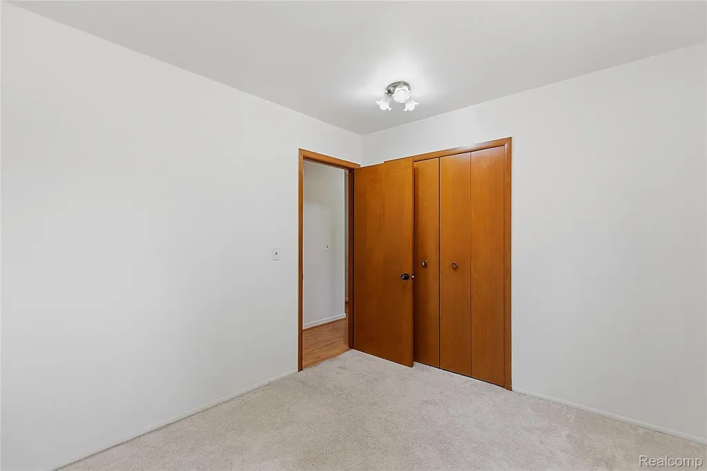 3827 Pall Drive Warren City MI 48092