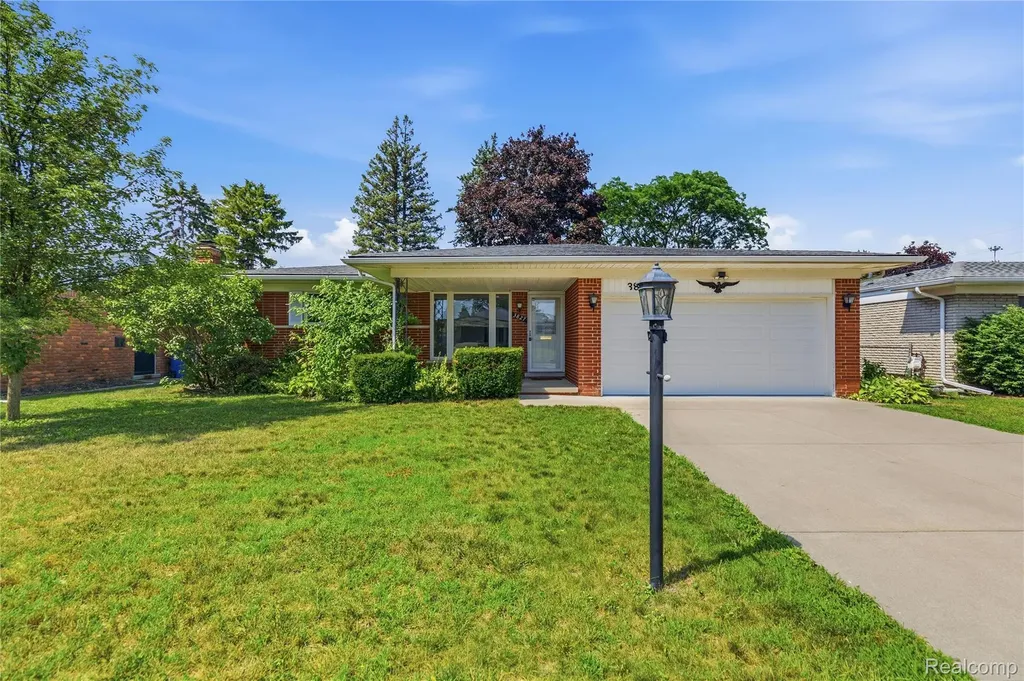 3827 Pall Drive Warren City MI 48092