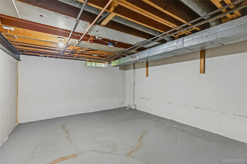 3827 Pall Drive Warren City MI 48092