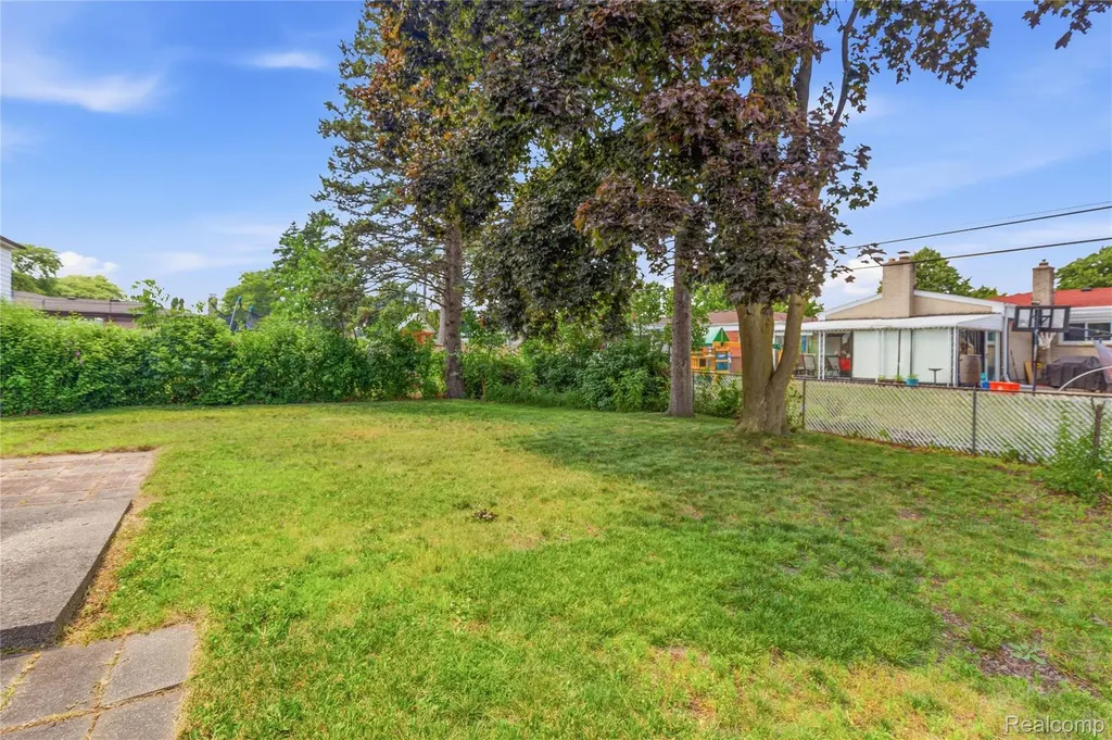 3827 Pall Drive Warren City MI 48092