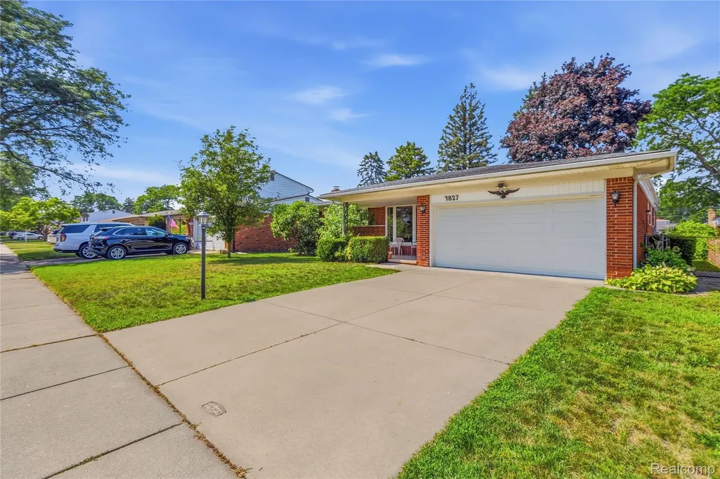 3827 Pall Drive Warren City MI 48092