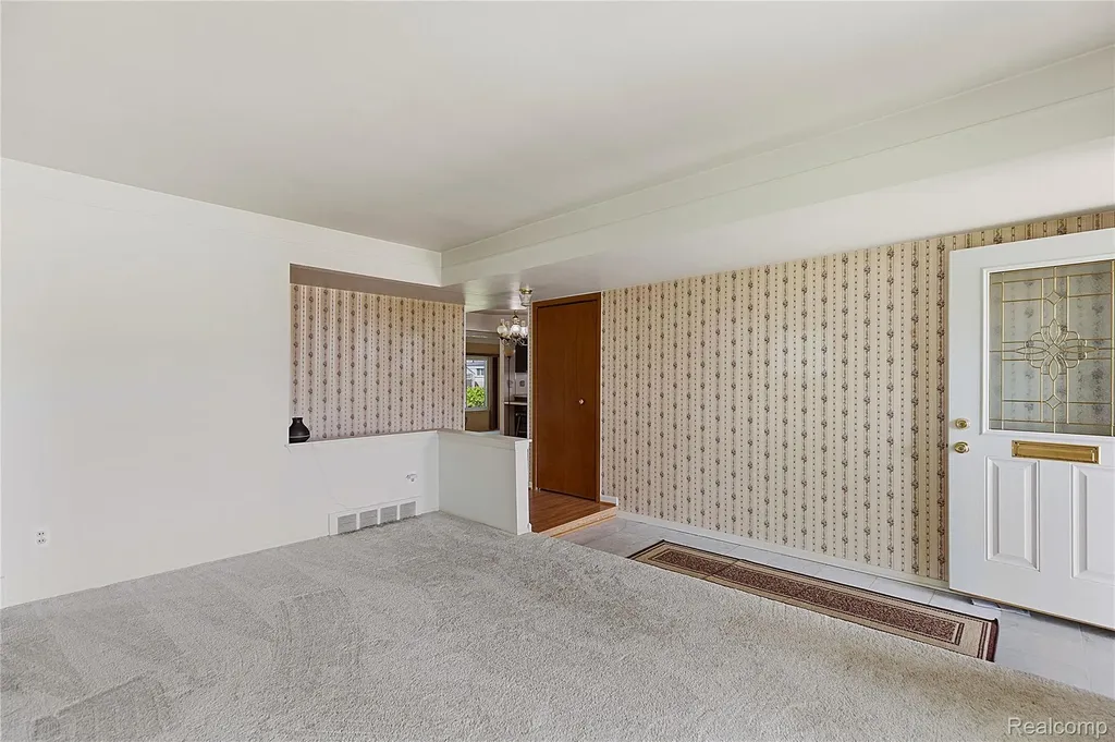 3827 Pall Drive Warren City MI 48092