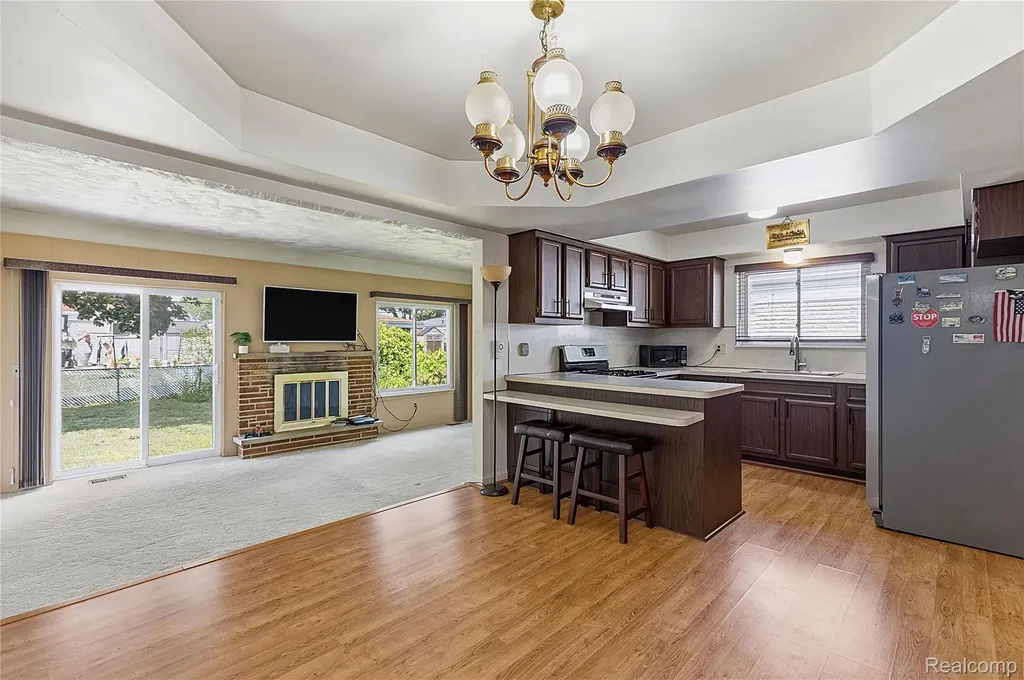 3827 Pall Drive Warren City MI 48092