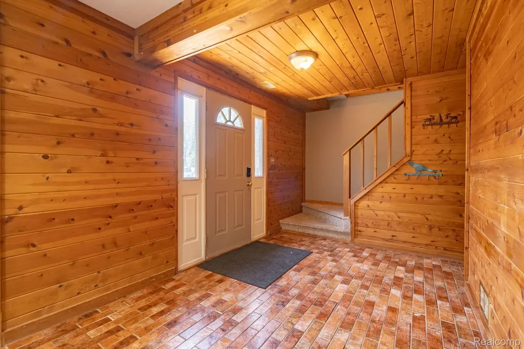 4069 Loch Drive Highland Charter Township MI 48357