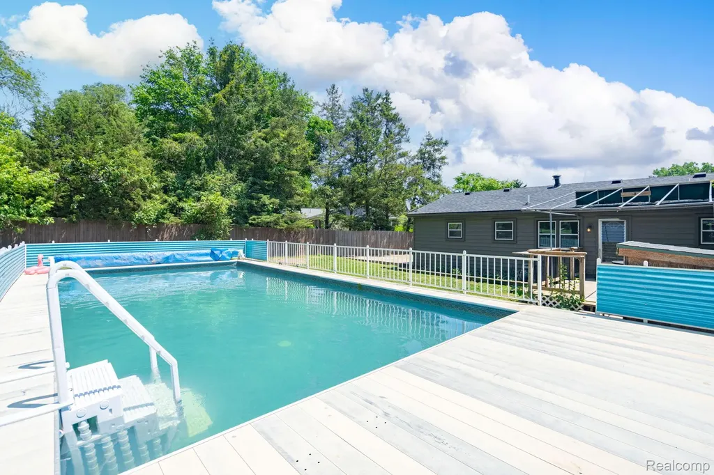 4069 Loch Drive Highland Charter Township MI 48357