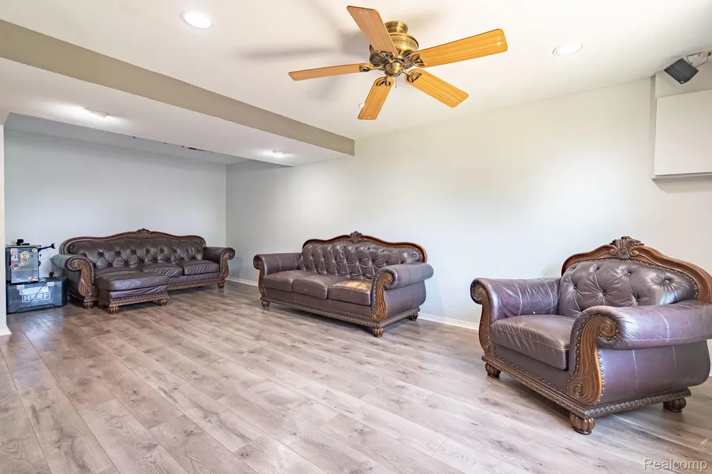 4069 Loch Drive Highland Charter Township MI 48357