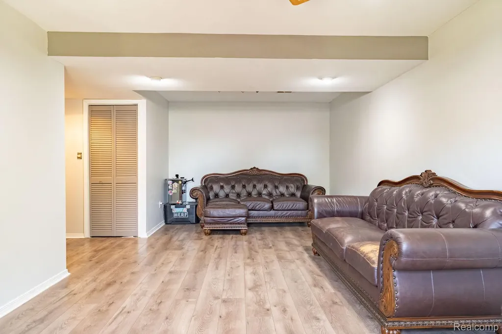 4069 Loch Drive Highland Charter Township MI 48357