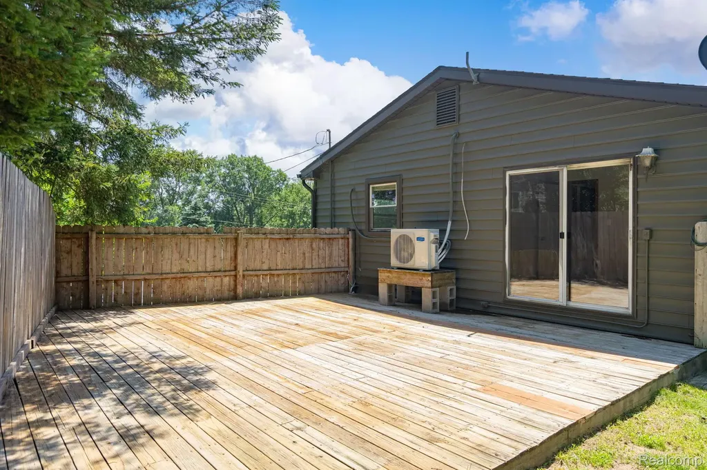 4069 Loch Drive Highland Charter Township MI 48357