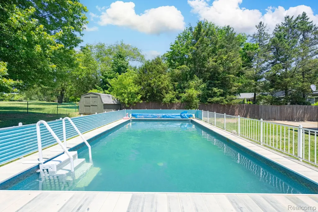 4069 Loch Drive Highland Charter Township MI 48357