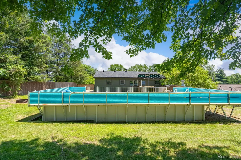 4069 Loch Drive Highland Charter Township MI 48357