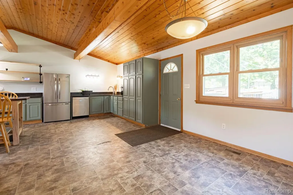 4069 Loch Drive Highland Charter Township MI 48357