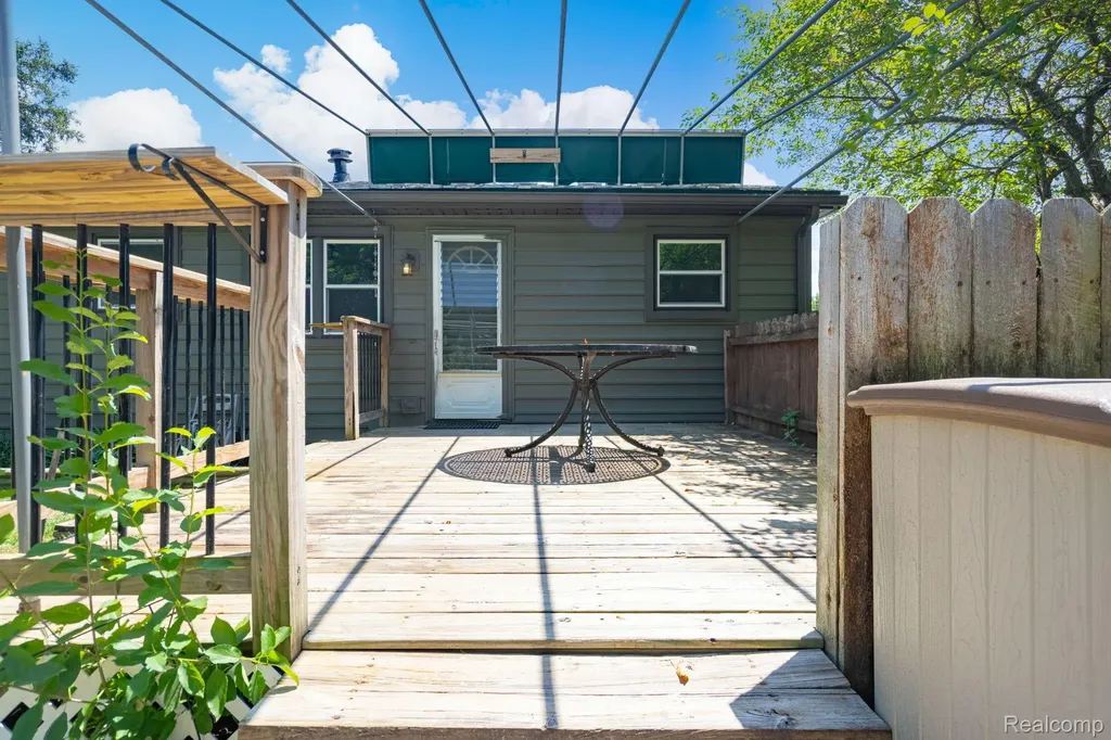 4069 Loch Drive Highland Charter Township MI 48357