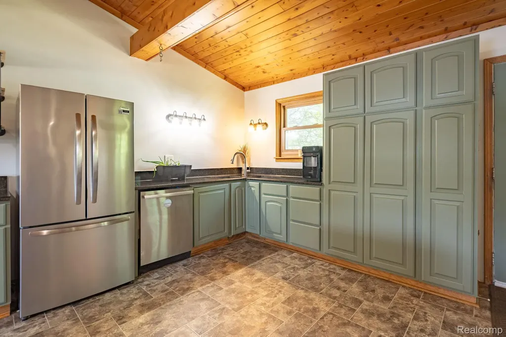 4069 Loch Drive Highland Charter Township MI 48357