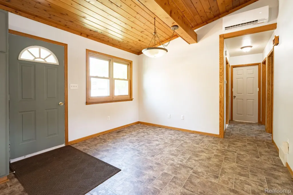4069 Loch Drive Highland Charter Township MI 48357