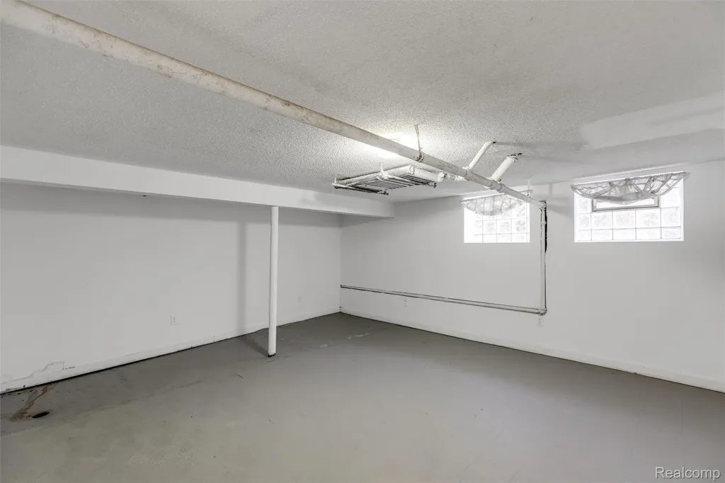 16150 Washburn Street Detroit City MI 48221