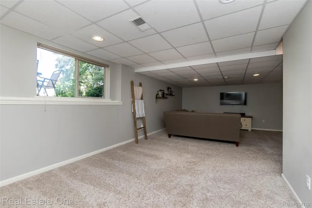 9331 Clifton Avenue Salem Township MI 48168