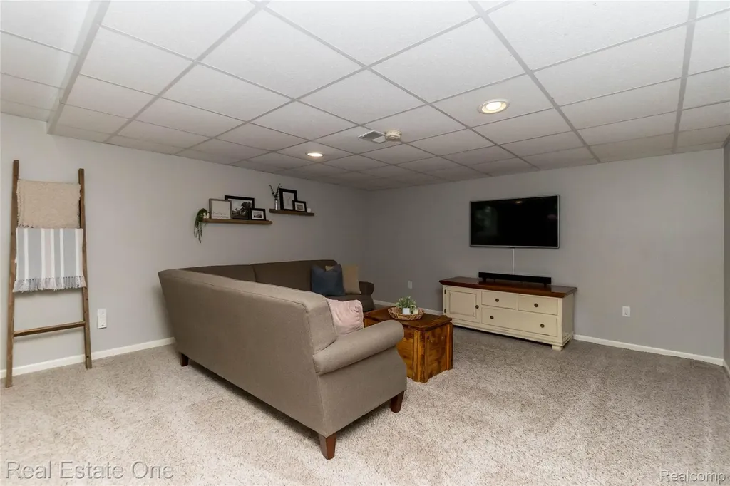 9331 Clifton Avenue Salem Township MI 48168