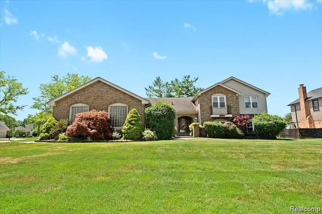 20213 Whitby Drive Livonia City MI 48152
