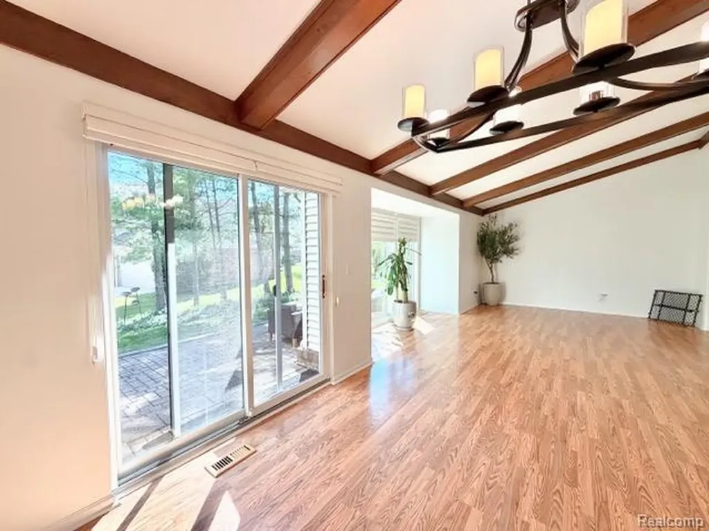 20213 Whitby Drive Livonia City MI 48152
