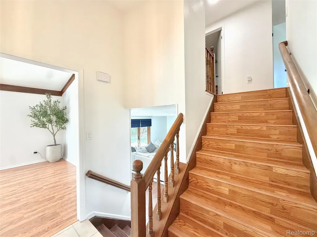 20213 Whitby Drive Livonia City MI 48152
