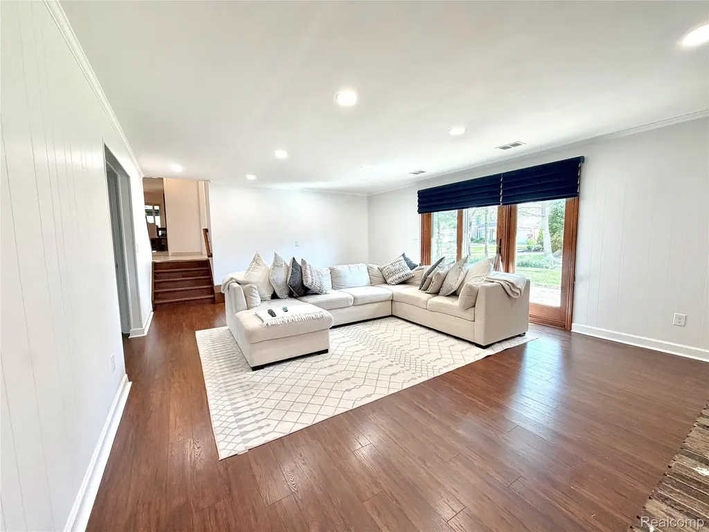 20213 Whitby Drive Livonia City MI 48152