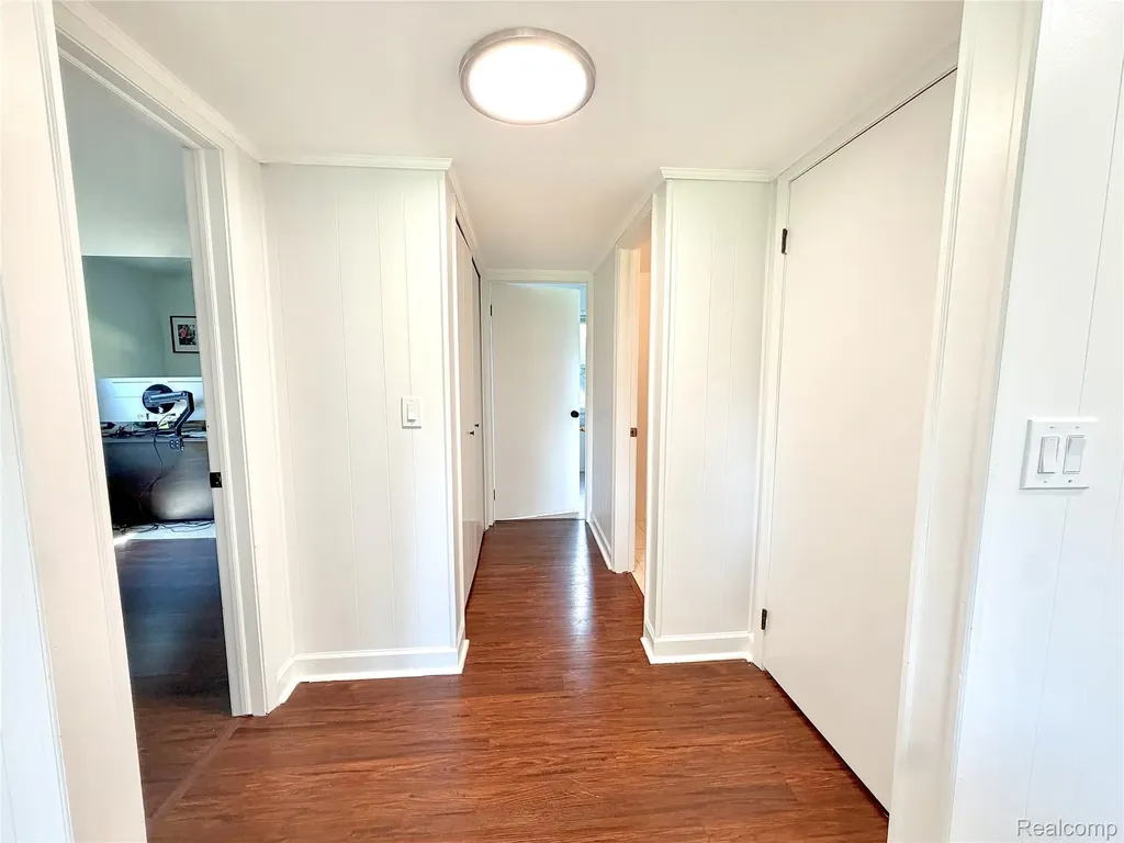 20213 Whitby Drive Livonia City MI 48152