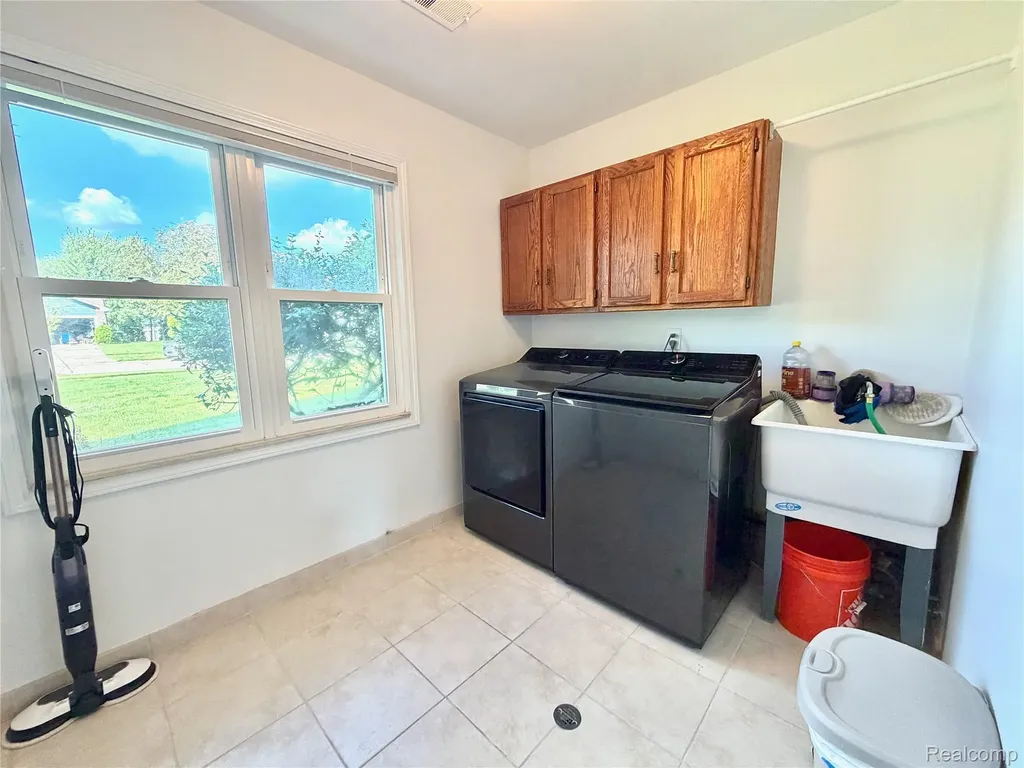 20213 Whitby Drive Livonia City MI 48152