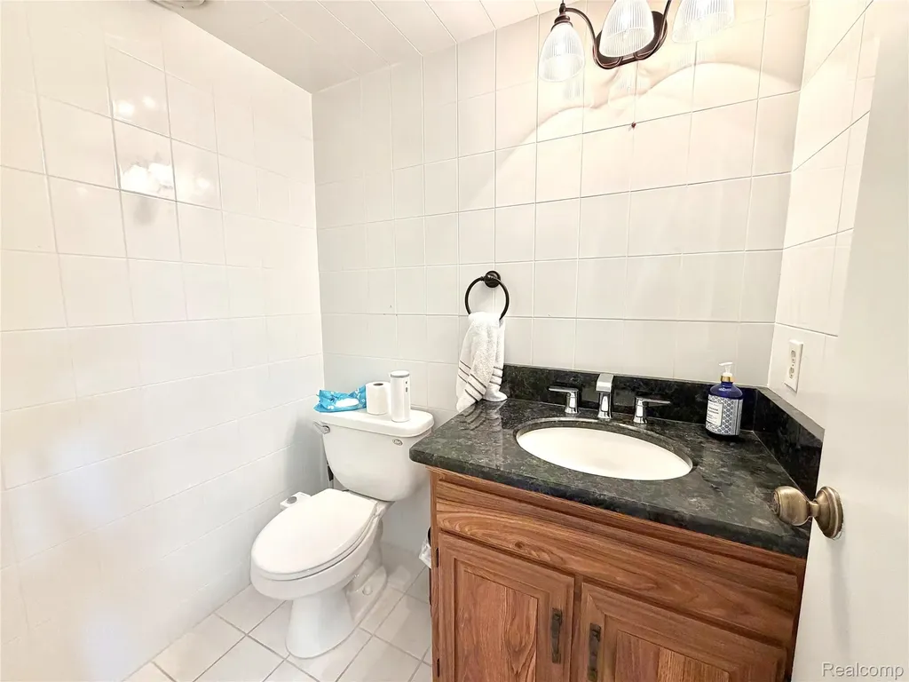 20213 Whitby Drive Livonia City MI 48152