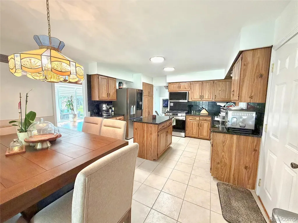 20213 Whitby Drive Livonia City MI 48152