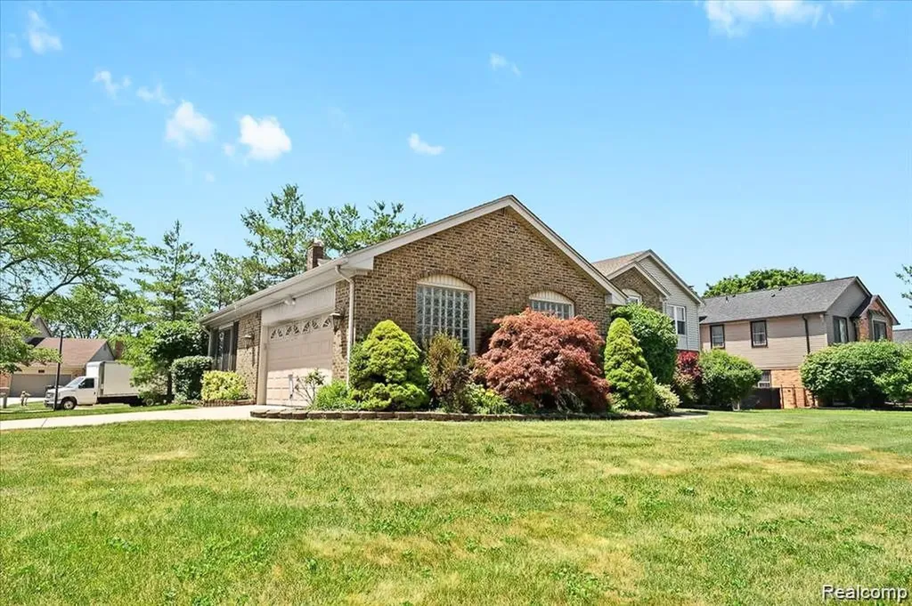 20213 Whitby Drive Livonia City MI 48152