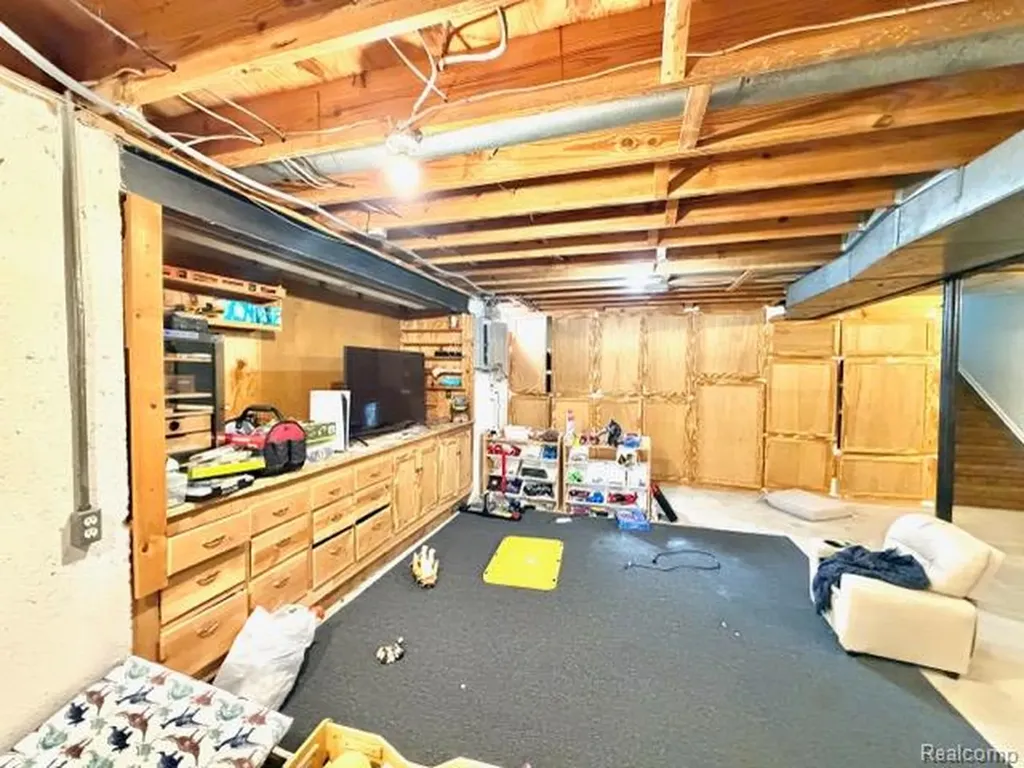 20213 Whitby Drive Livonia City MI 48152