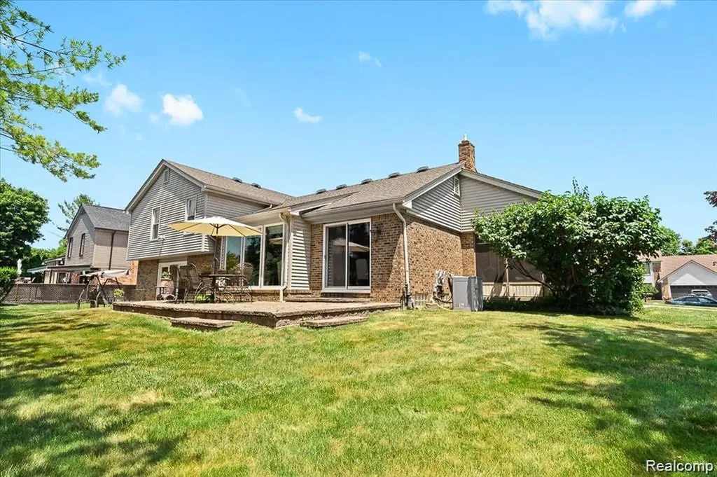 20213 Whitby Drive Livonia City MI 48152