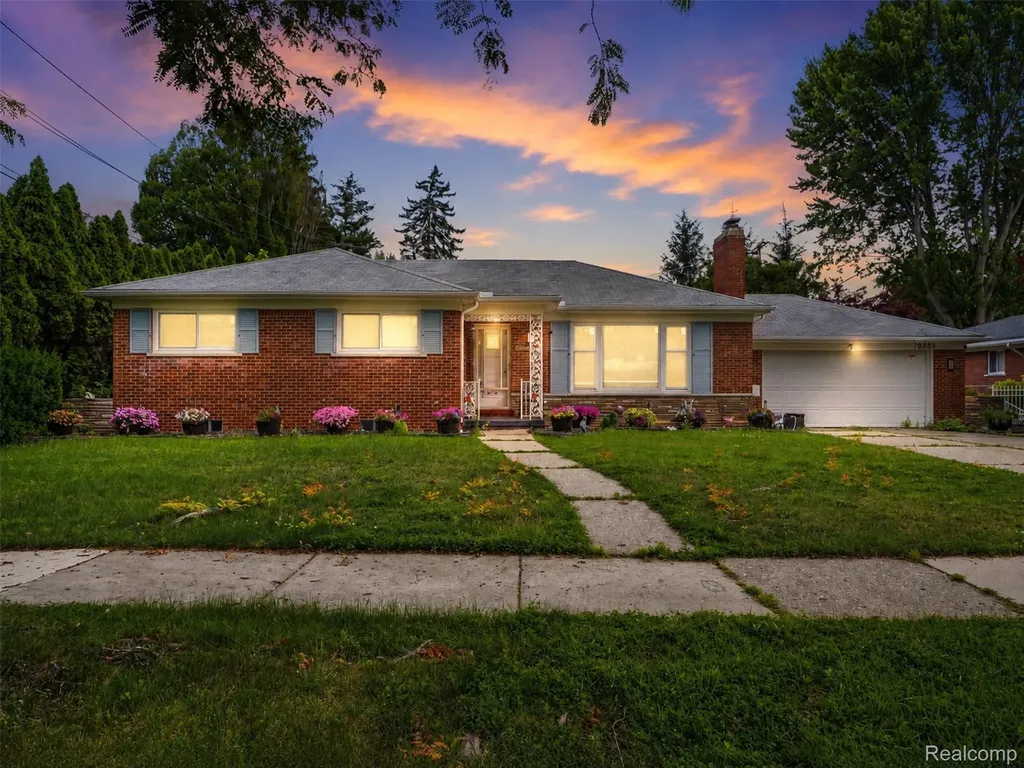 19986 E Doyle Place Grosse Pointe Woods City MI 48236