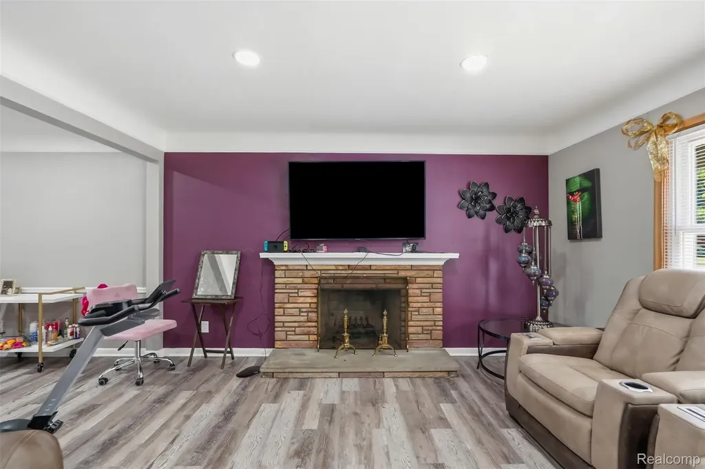 19986 E Doyle Place Grosse Pointe Woods City MI 48236