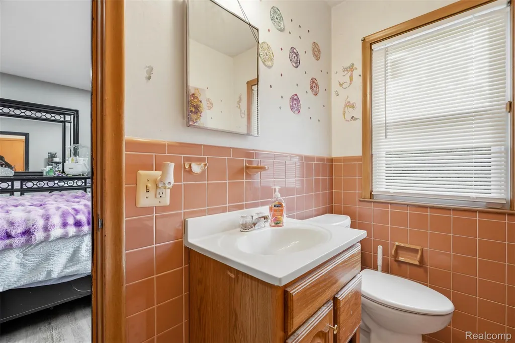 19986 E Doyle Place Grosse Pointe Woods City MI 48236