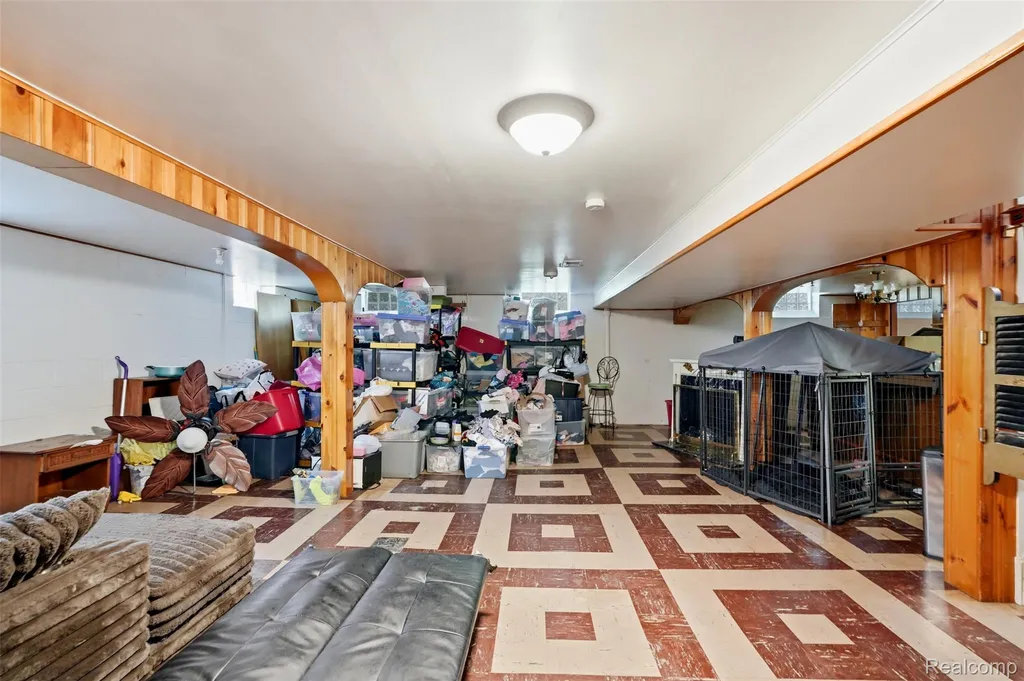 19986 E Doyle Place Grosse Pointe Woods City MI 48236