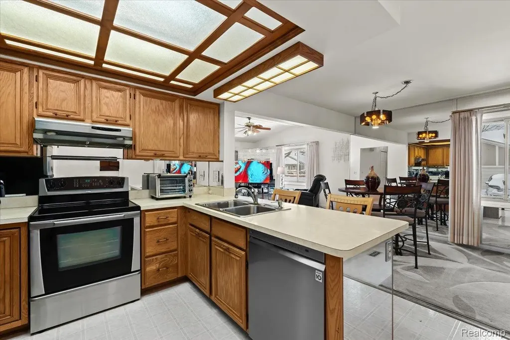42158 Blossom Lane Clinton Charter Township MI 48038
