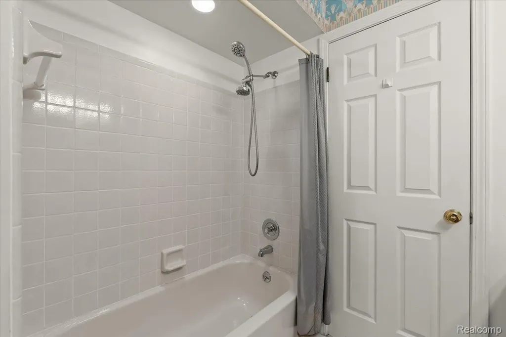 42158 Blossom Lane Clinton Charter Township MI 48038